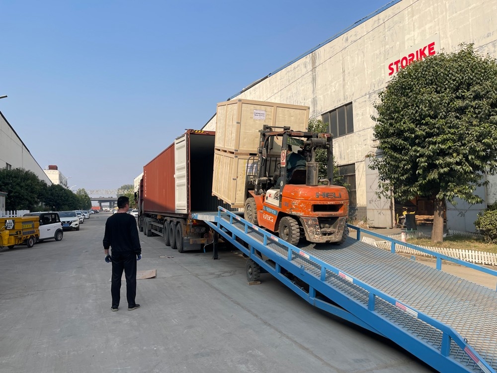 山東思拓瑞克公司40臺9米移動(dòng)照明燈車(chē)出口美國達拉斯市